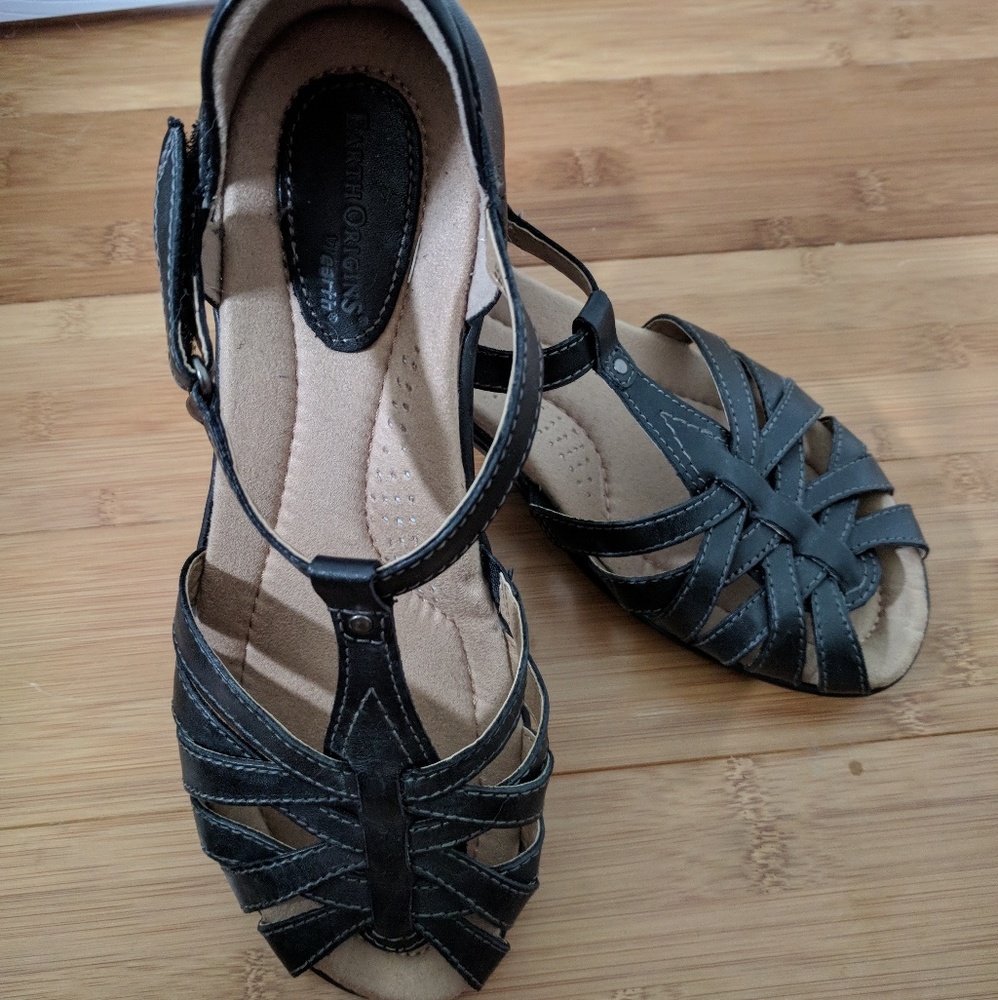Like New Earth Origins Posy sandals